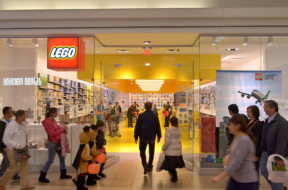 960px LEGOStoreFairviewMall10