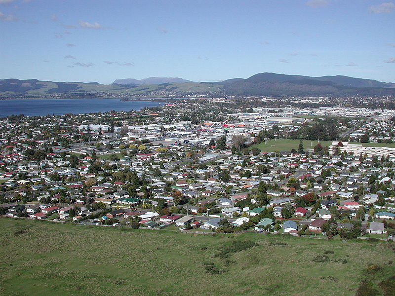 800px Rotorua from gondola