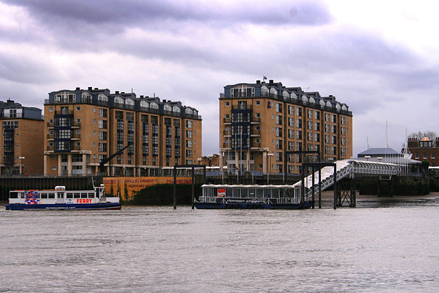640px Hilton Docklands Nelson Pier