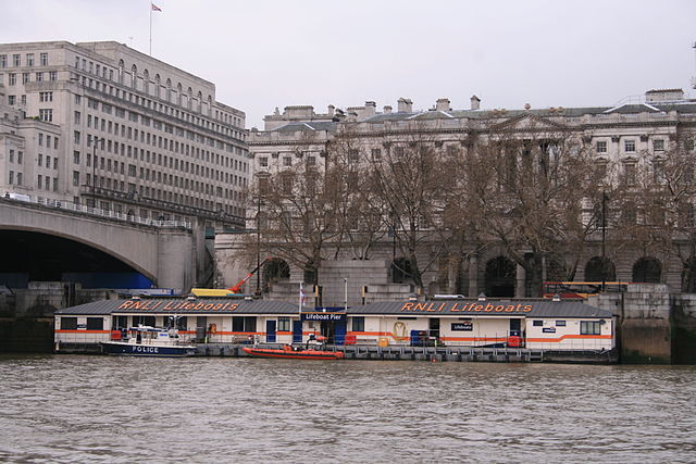 640px RNLI pier thames