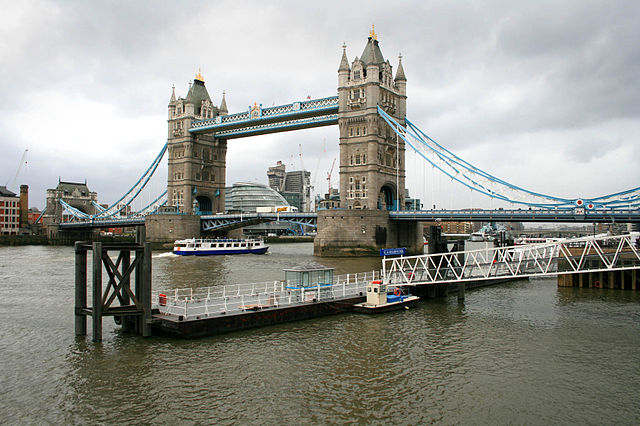 640px St Katharine pier
