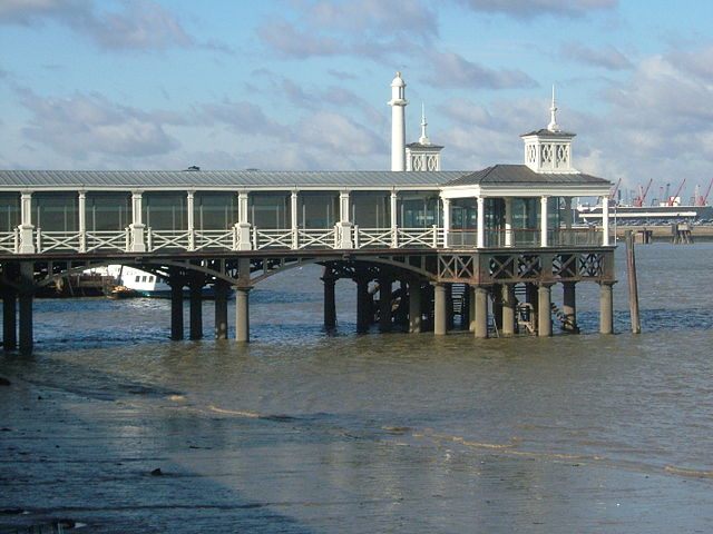 640px GravesendThames3370