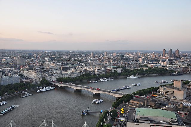 640px River Thames and Waterloo Bridge, London 17Aug2009