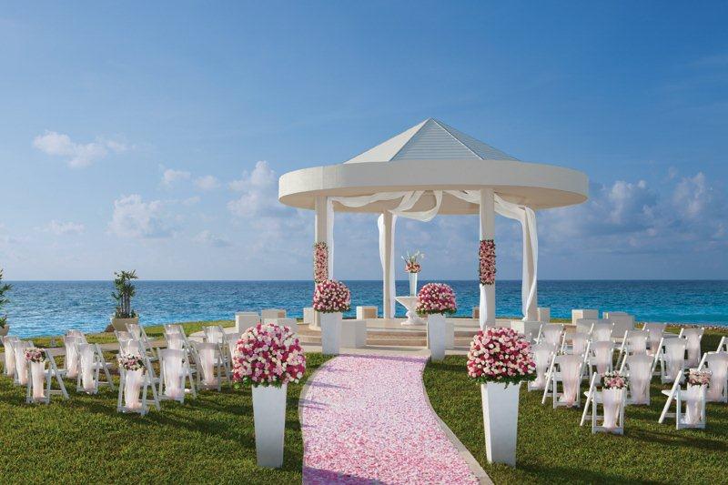 Dreamscancun wedding gazebo