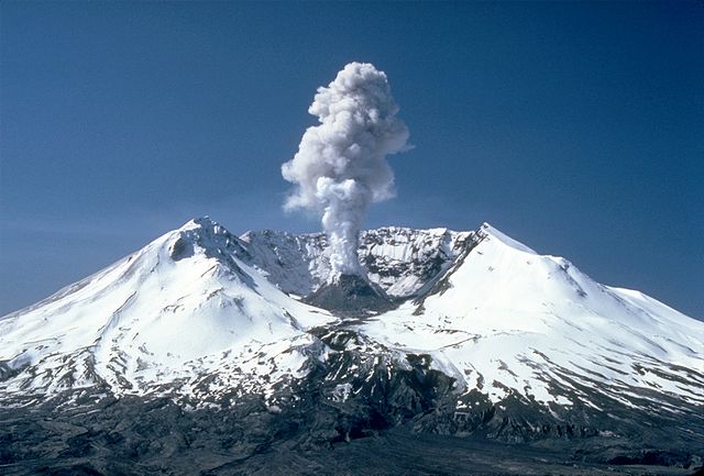 640px MSH82 st helens plume from harrys ridge 05 19