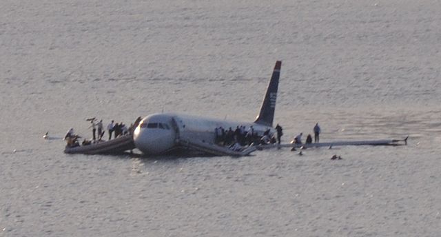 640px Plane crash into Hudson River (crop)