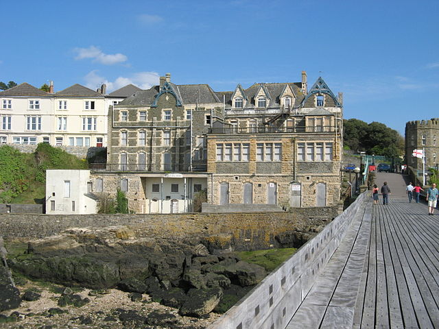 640px Royal Pier Hotel, from Clevedon Pier